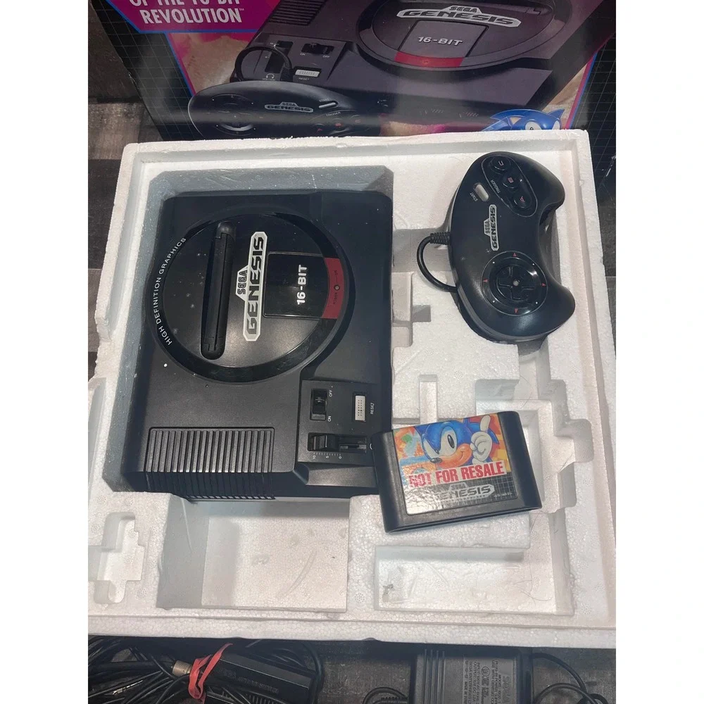 Sega Genesis Model 1601 Console Boxed High Definition Graphics Sonic 16-Bit